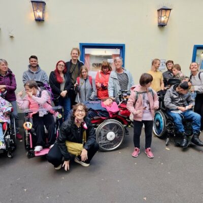 INTENSIVkinder-Niedersachsen-Basteln und Spielen mit behinderten Kindern