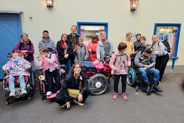 INTENSIVkinder-Niedersachsen-Basteln und Spielen mit behinderten Kindern