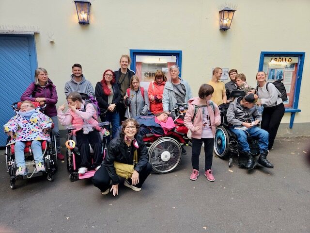 INTENSIVkinder-Niedersachsen-Basteln und Spielen mit behinderten Kindern