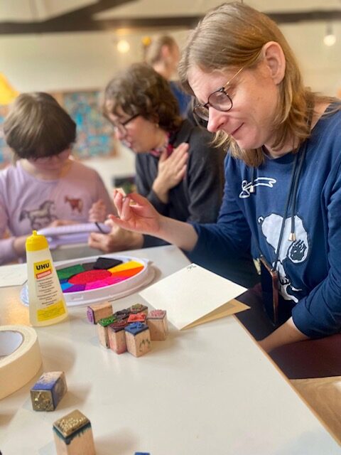 INTENSIVkinder-Niedersachsen-Basteln und Spielen mit behinderten Kindern