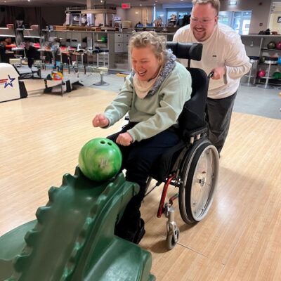 INTENSIVkinder Niedersachsen Kids beim Bowling 3/26