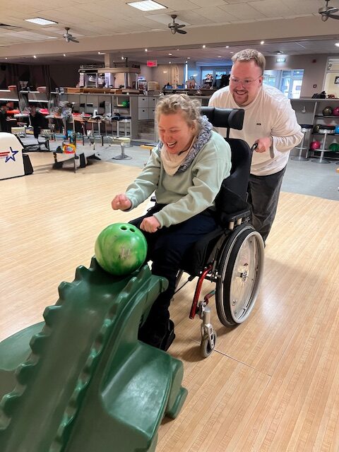INTENSIVkinder Niedersachsen Kids beim Bowling 3/26