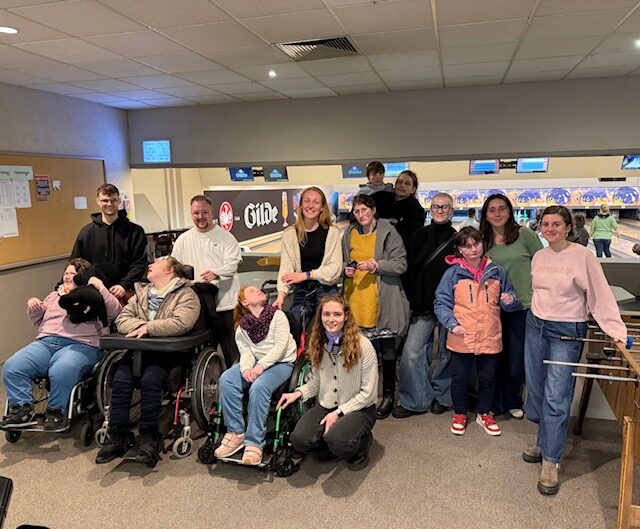 INTENSIVkinder Niedersachsen Kids beim Bowling 3/26